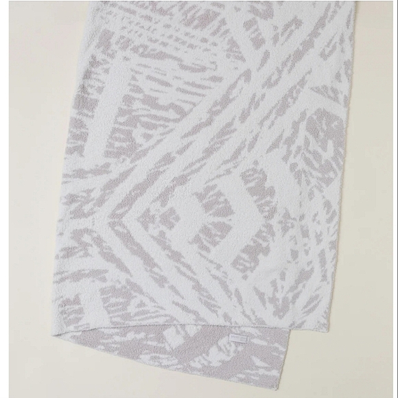 🍒NWT🍒 BAREFOOT DREAMS LARGE THROW - Picture 3 of 4